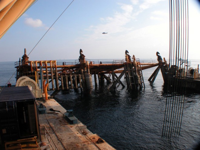 Eugene Island 331A platform being partially removed in the Gulf of Mexico © Louisiana Department of Wildlife and Fisheries